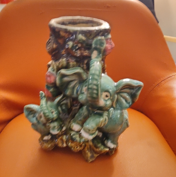 Vintage Majolica Style Ceramic Pottery Elephant Planter - Picture 4 of 6